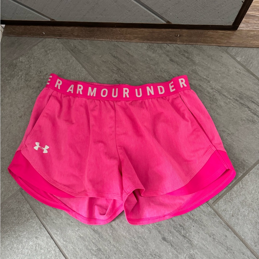 Under Armour Women's Pink Athletic Shorts women’s medium